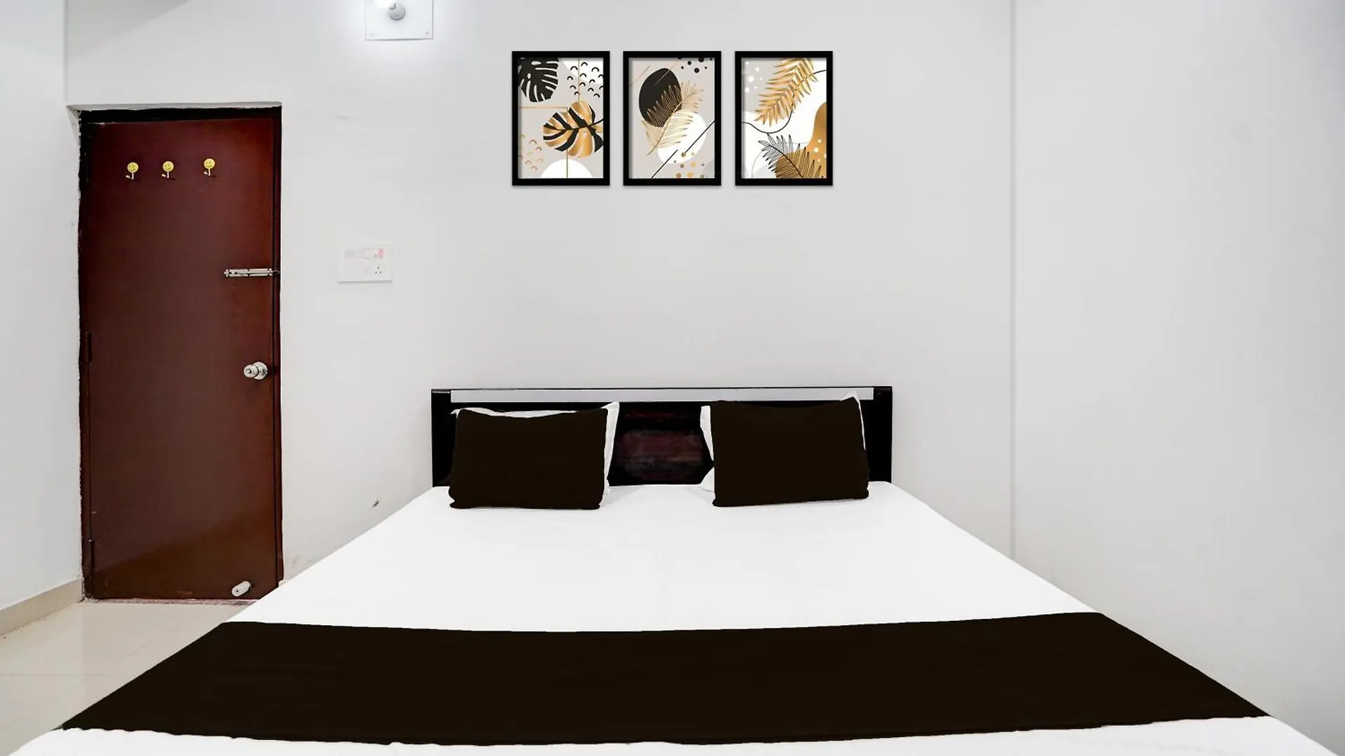Hotel O Best Guest House 바라나시 3*,  인도