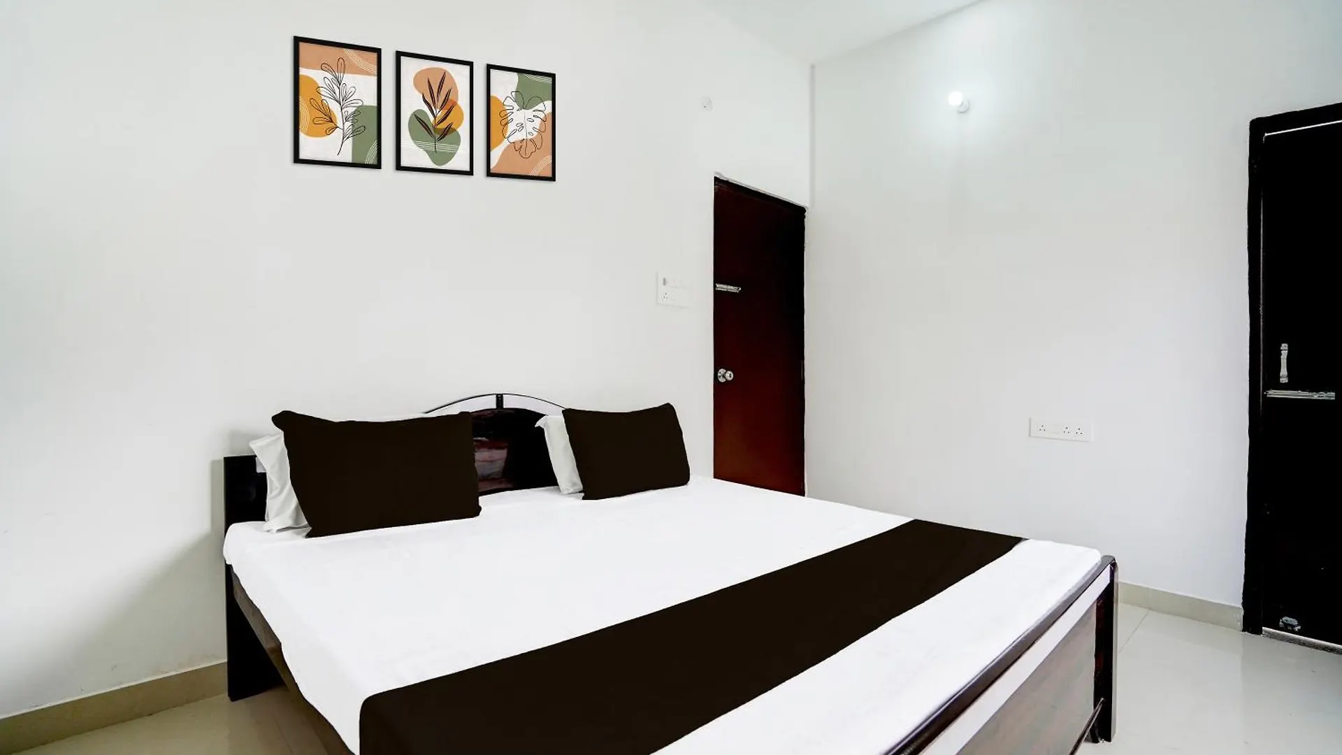 Hotel O Best Guest House 바라나시
